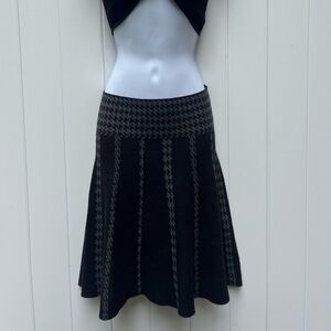 NWOT Max Studio Black and Gray Houndstooth Skirt